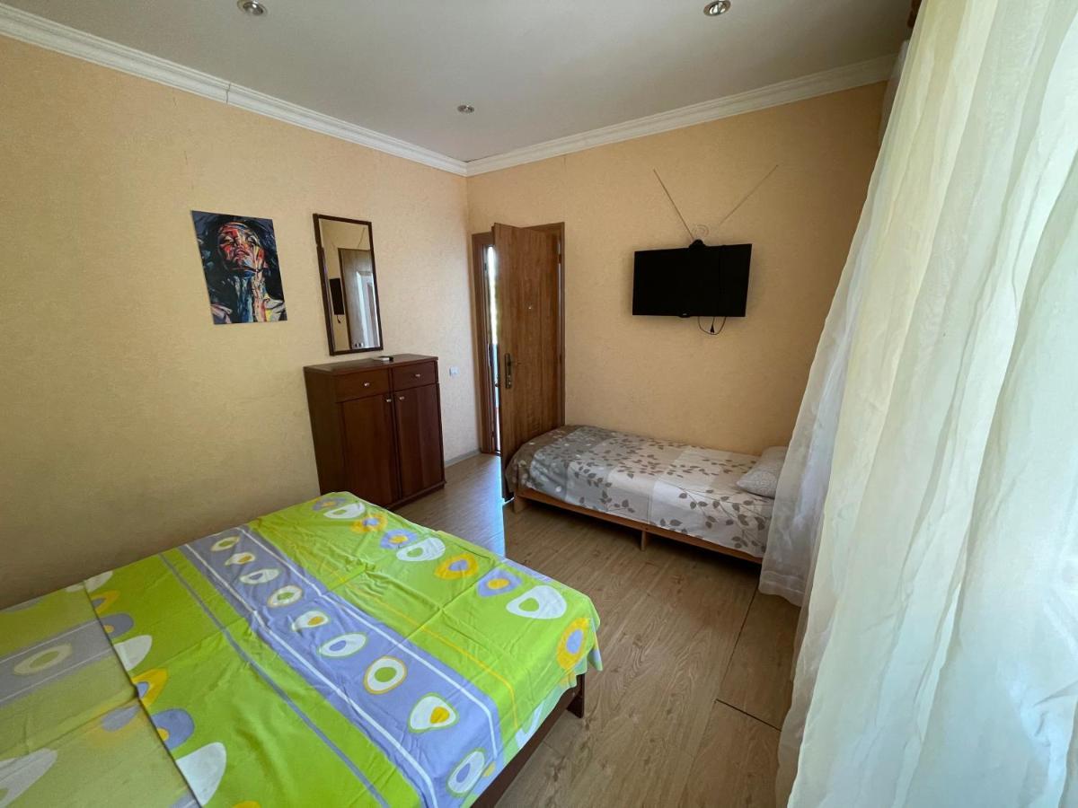 Hotel Гостевой Дом На Гечба Gagra Exteriér fotografie
